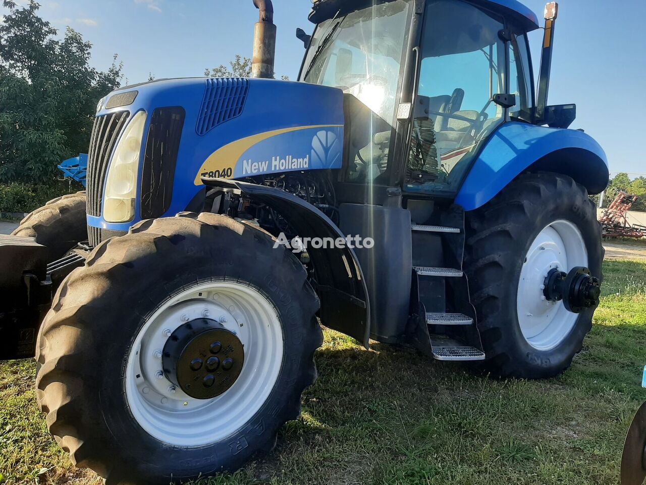 ratinis traktorius New Holland T 8040